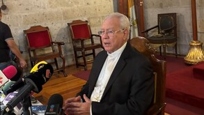 El Cardenal de Guadalajara, José Francisco Robles Ortega reveló extorsiones criminales a alcaldes de Jalisco.