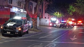 Dos empleadas de una tienda Oxxo en Guadalajara fueron afectadas por un incendio provocado por una bomba molotov.