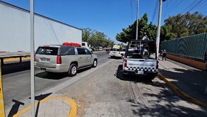 Carrozas con arreglos florales arribaron al panteón ubicado en el cruce de Santa Margarita y Aviación, en Zapopan.