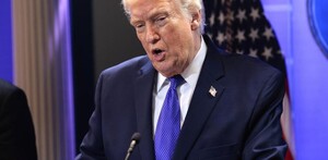 Donald Trump durante conferencia.