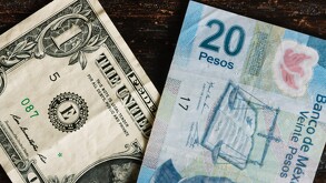 Dólar en comparación con pesos mexicanos.