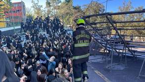 estudiantes de la universidad veracruzana austados por el colapso de estructura durante foto de graduación