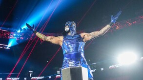 Penta en su entrada previo a su lucha ante Dominik Mysterio en Backlash 2025.