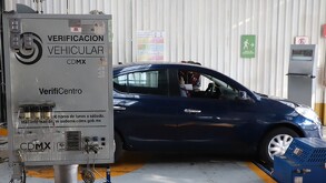 Automóvil revisado por la verificación vehicular en la CdMx