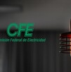 Se observa un foto y un letrero que dice Comisión Federal de Electricidad.