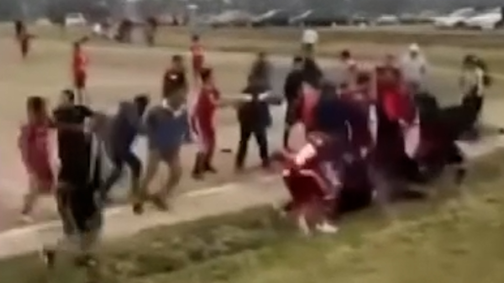 Jugadores y porra de Quake y San Miguel protagonizaron una gresca en la Liga de Atlacomulco.