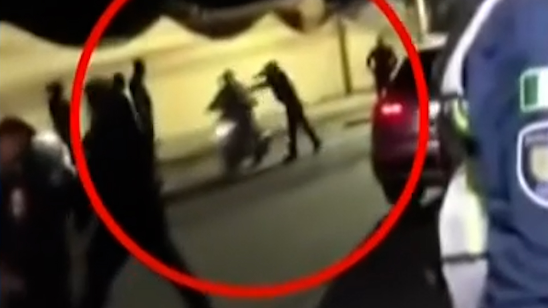 Un video viral muestra a un policía de la CDMX derribando a un motociclista en San Miguel, Tlalpan.