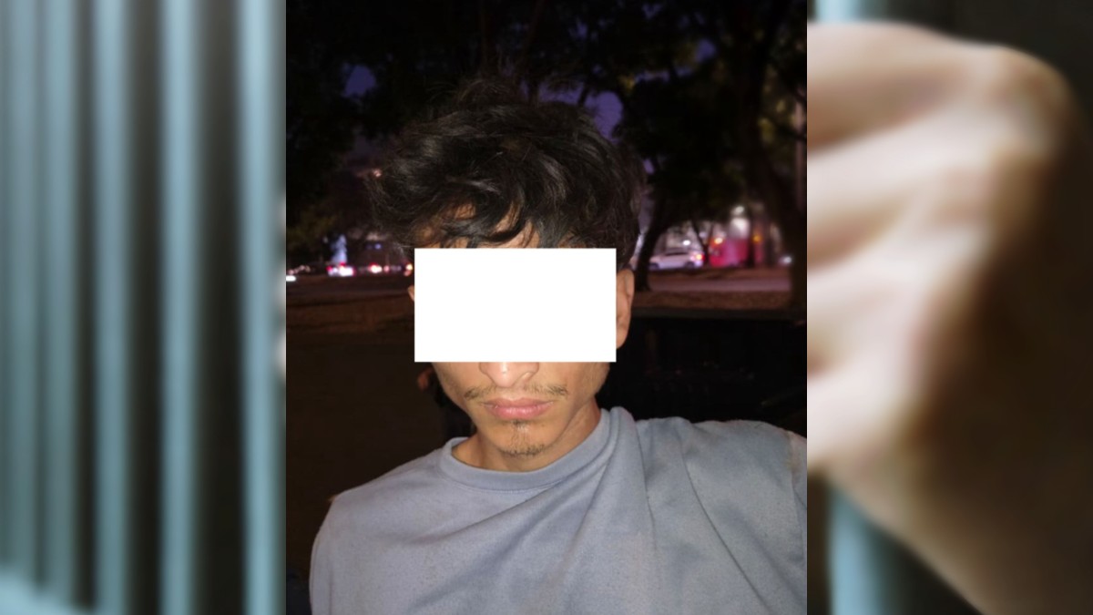 Elementos de la Comisaría de Guadalajara detuvieron al conductor de una motocicleta con reporte de robo | Foto: Fiscalia de Jalisco