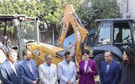 Pablo Lemus junto a más personalidades em Hospital Civil