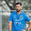 Nico Sánchez en su primer entrenamiento como DT interino de Rayados.