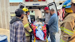 Un trabajador resultó gravemente herido al ser prensado por una máquina en un silo de maíz, fue trasladado de emergencia a Guadalajara.