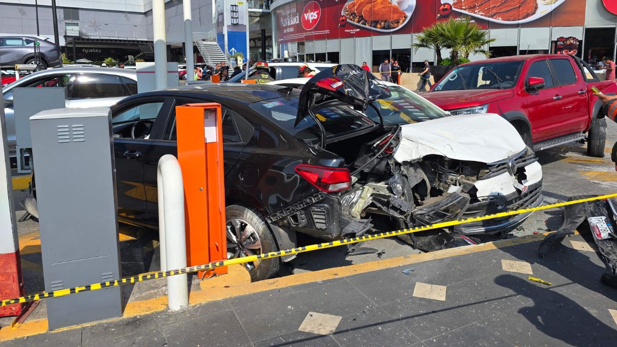 Conoce los nuevos videos que se han revelado del siniestro vial registrado en Vía San Ángel, a un costado de la Vía Atlixcáyotl en Puebla.