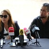 Mamá y abogado de Karina Barrón en rueda de prensa.