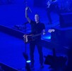 Bryan Adams cantando en Arena Monterrey