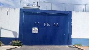 Fachada de una de las entradas al Cereso de Tehuacán, en Puebla.