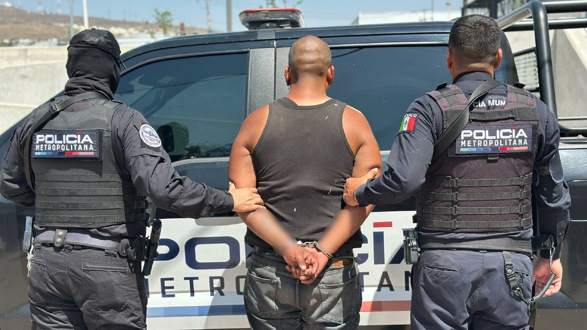 Detienen a hombre en Tlajomulco con dos armas hechizas, cartuchos útiles y presunta droga crystal. Fue asegurado en la colonia Los Cántaros