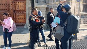 Maestro con 46 años de servicio en la SEP pide pago de liquidación