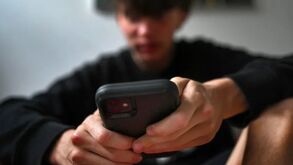 Redes sociles prohibidas para menores de 15