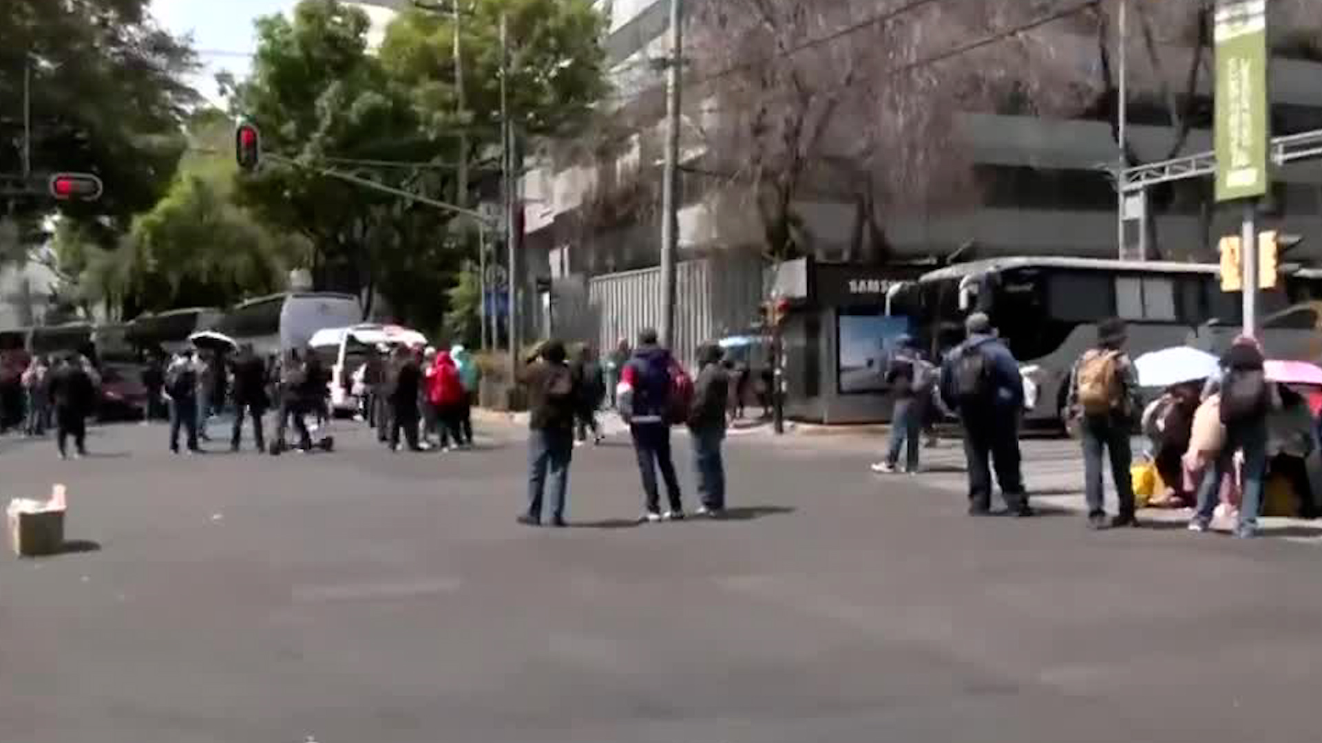 Los manifestantes exigen el pago de 2025 que no les fue entregado. Se reporta caos vial.