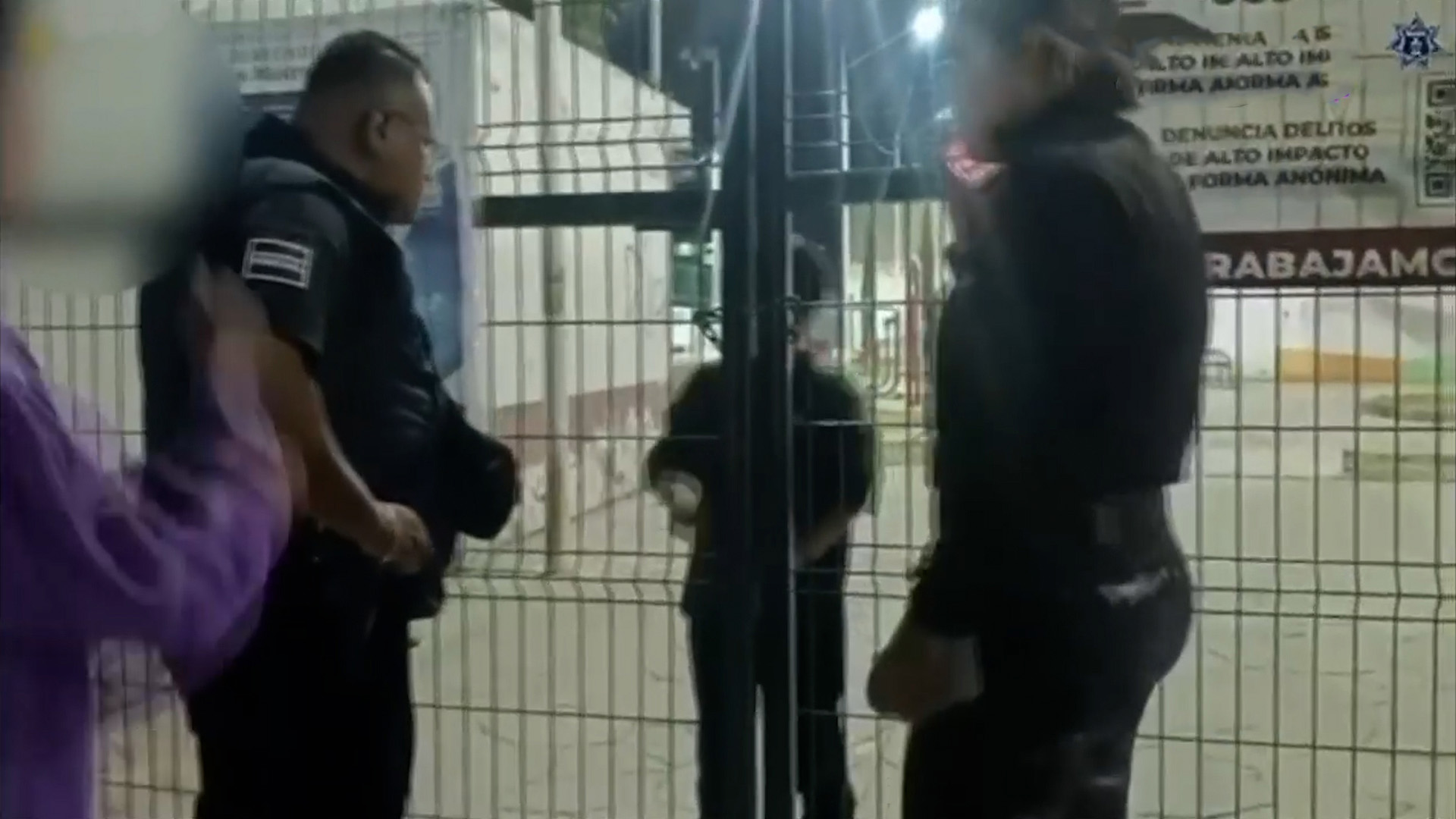 Policías de Ecatepec y CdMx rescataron a un niño de 9 años en Jardines de Aragón tras ser víctima de un secuestro virtual. El menor fue engañado por teléfono.