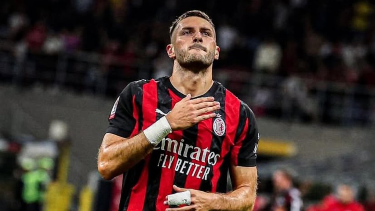 Santiago Gimenez ya entrena con Milan; ¿volverá para el derbi ante Inter?