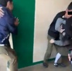 Mujer y hombre con uniforme escolar riñen al interior de una escuela secundaria en Veracruz.