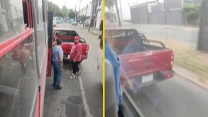 Usuaria de transporte publico capta violenta persecución y amenazas entre chofer y automovilista en Guadalajara.