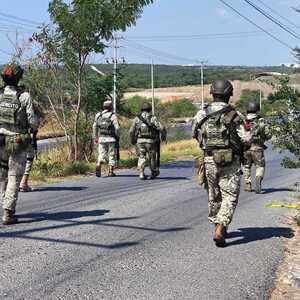 Restos humanos fueron encontrados dentro de hieleras frente a una primaria en la colonia Lamesa, en el municipio de Pesquería, Nuevo León.