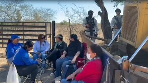 Familiares de mineros identificados tras hallazgo de fosas en Concordia.