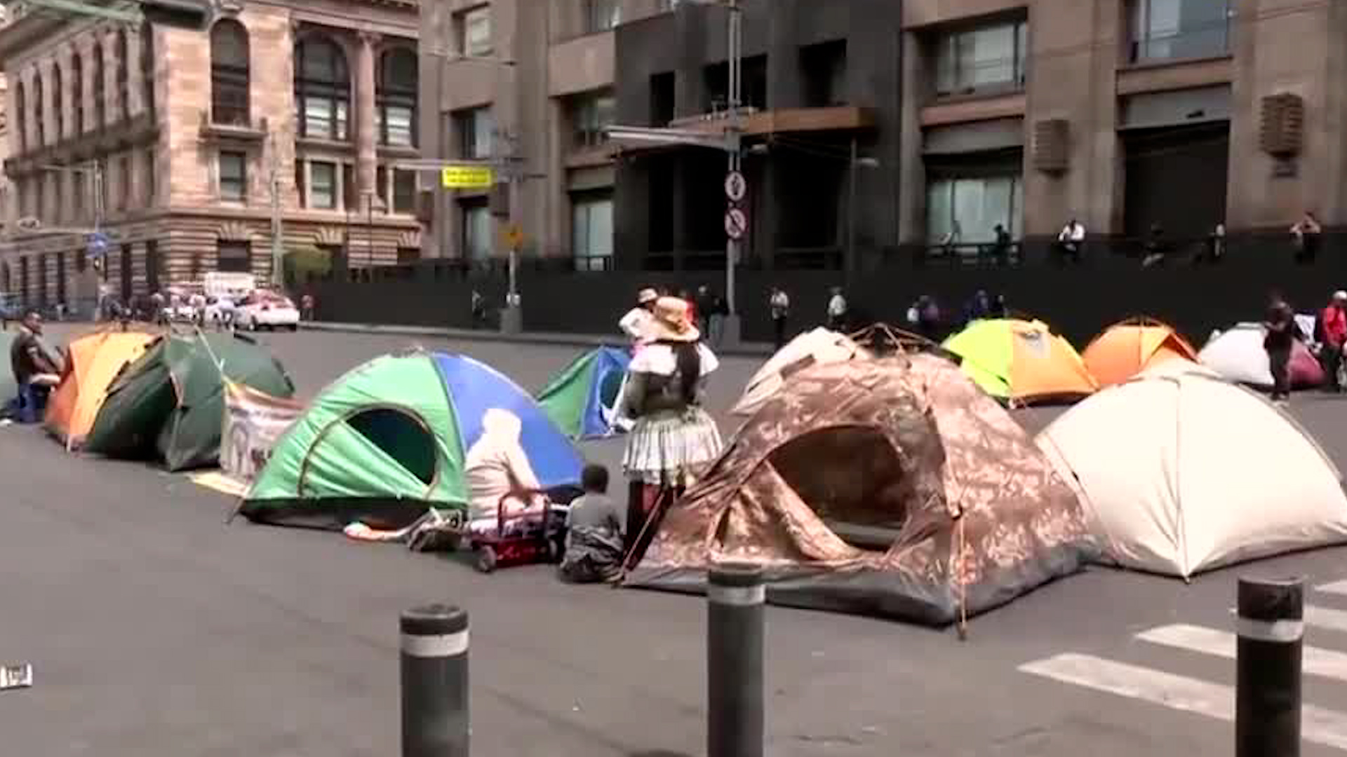 Se registra afectación vial en Avenida Juárez por el bloqueo de indígenas mazahuas.