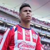 Efraín Álvarez, jugador de las Chivas Rayadas del Guadalajara en el Estadio Akron.