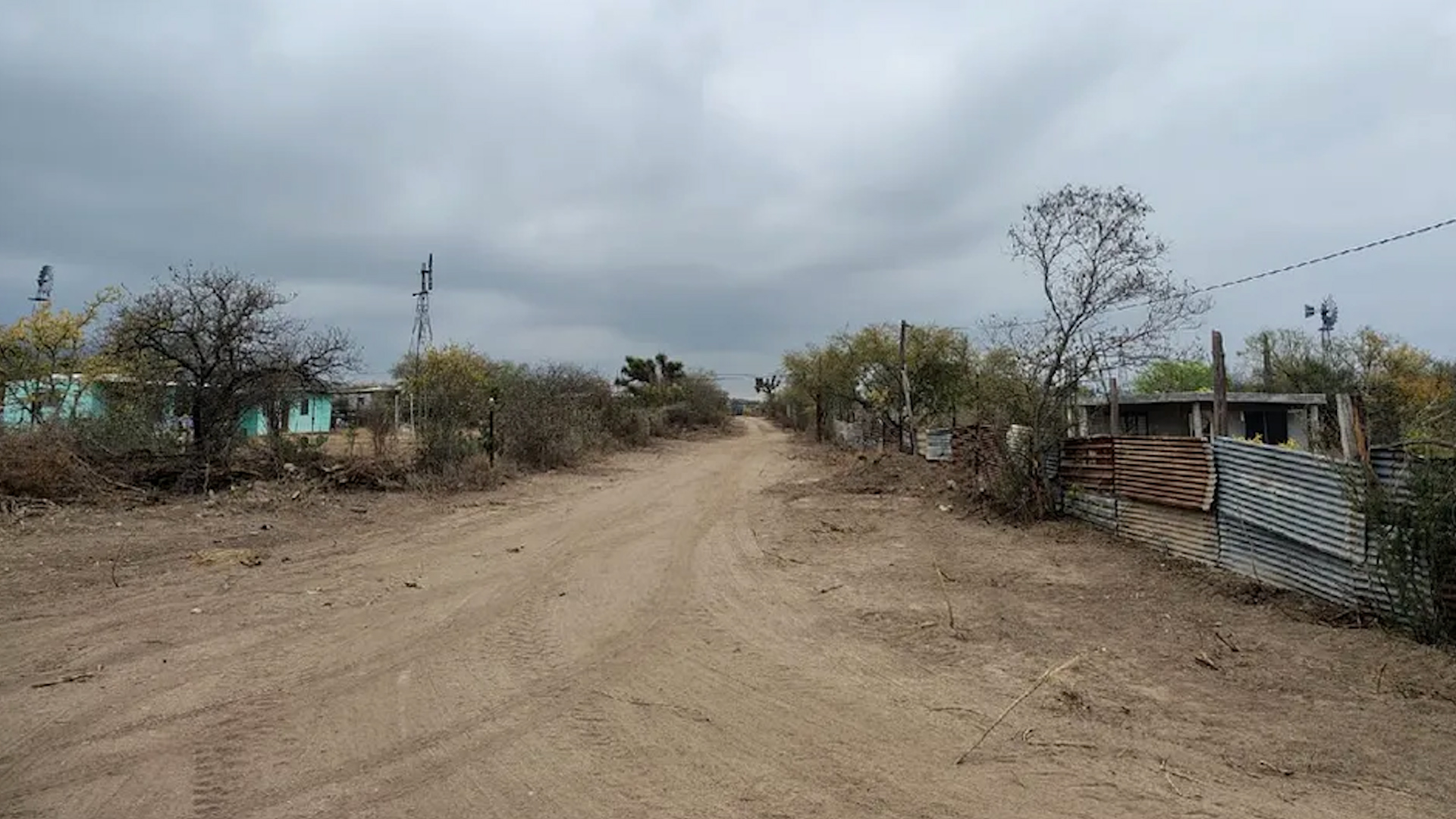 La Fiscalía General de Justicia de Nuevo León investiga el hallazgo de varias piezas óseas localizadas en una noria en el municipio de Salinas Victoria.