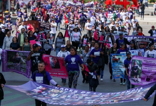 Telediario Media Mujeres se reúnen para dar inicio a la Marcha Feminista