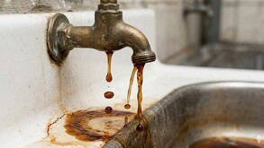 Luego de distintas denuncias por la mala calidad del agua en el Área Metropolita de Guadalajara; SIAPA emitió una respuesta señalando las causas.