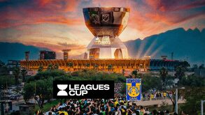 Estadio Universitario de Tigres con el trofeo de Leagues Cup.