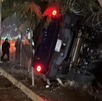 un auto volcado tras un accidente en la vía atlixcáyotl