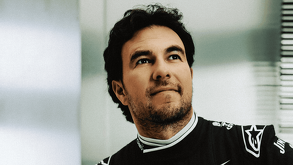 Checo Pérez posa con su nueva escudería