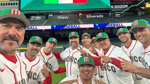 Selfie del cuerpo técnico de México