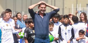 Fernando Hierro compartió una platica con niños y niñas de Jalisco sobre el liderazgo, esfuerzo, disciplina y el trabajo en equipo.