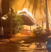 cabañas en llamas por el incendio en zicatela puerto escondido