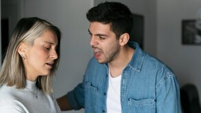 Identifica el peligro. Estas son las frases que el Violentómetro clasifica como alertas rojas en la pareja.