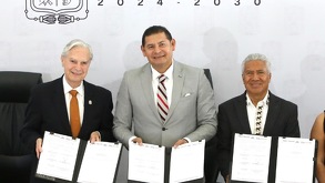 El gobernador de Puebla y el rector de la UDLAP en convenio para el programa de becas