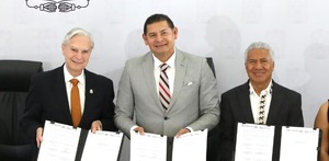 El gobernador de Puebla y el rector de la UDLAP en convenio para el programa de becas