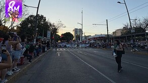 Mujeres durante la manifestación del 8M en una de las avenidas principales de Guadalajara