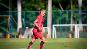 Rodrigo Schlegel no jugará el Clásico Tapatío tras confirmarse su suspensión por expulsión ante Xolos.