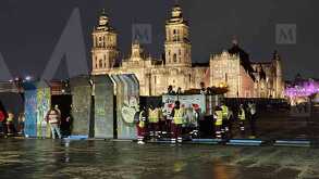 Plancha del Zócalo con vayas metálicas por Marcha del 8M 2026