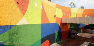 colectivo internacional Boa Mistura junto a mural