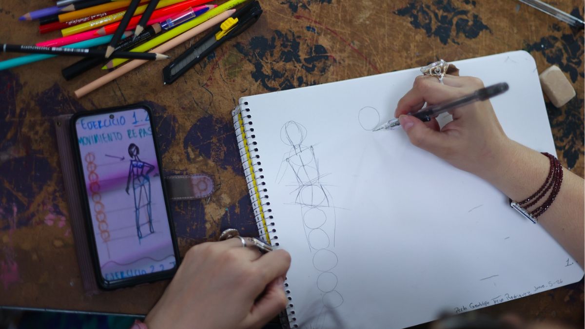 Dibujo de una alumna de la U-ERRE de la carrera diseño de modas