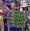 Decenas de mujeres marchan sobre el centro historico de la CdMx con motivo de 8M