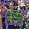 Decenas de mujeres marchan sobre el centro historico de la CdMx con motivo de 8M